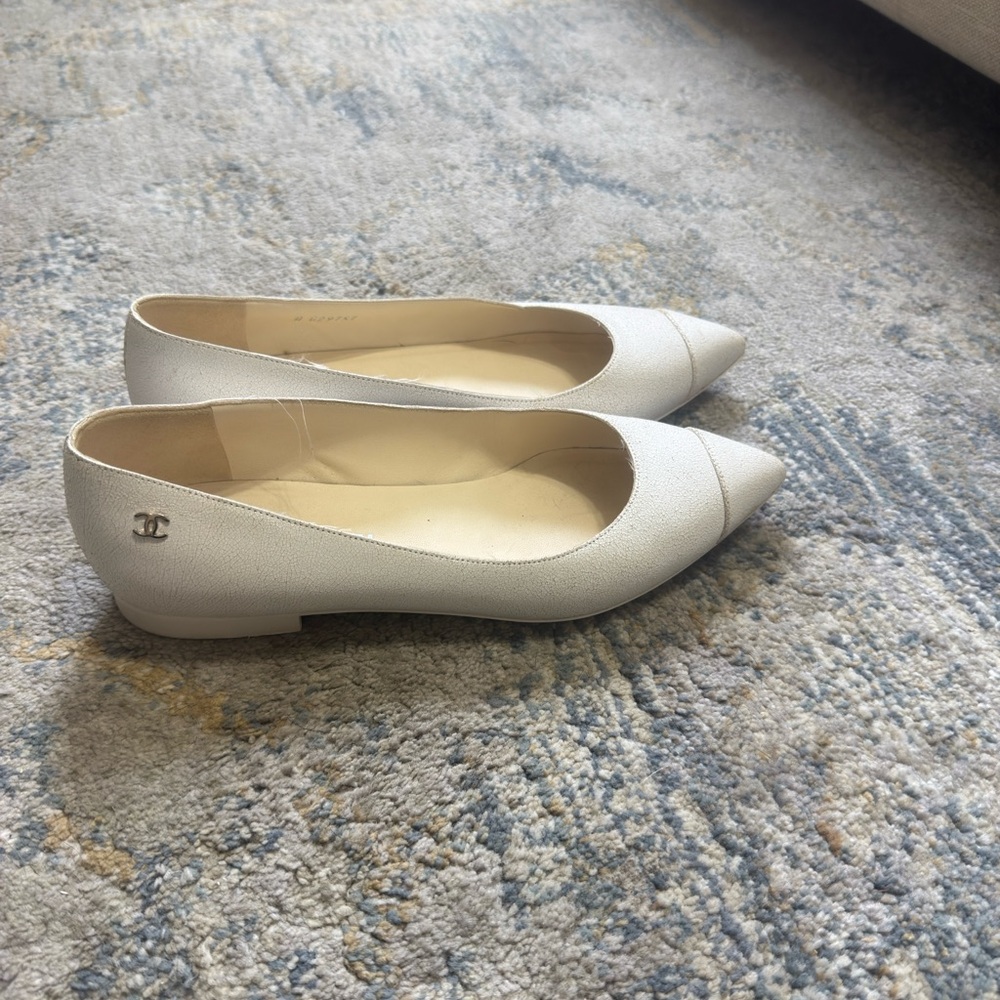 Chanel White Flats - Picture 3 of 3